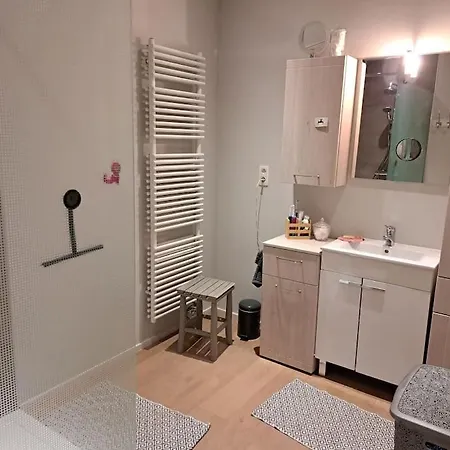 Au Rez-de-chaussee Apartman *